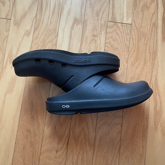 OOFOS black rubber clogs - Picture 2 of 7